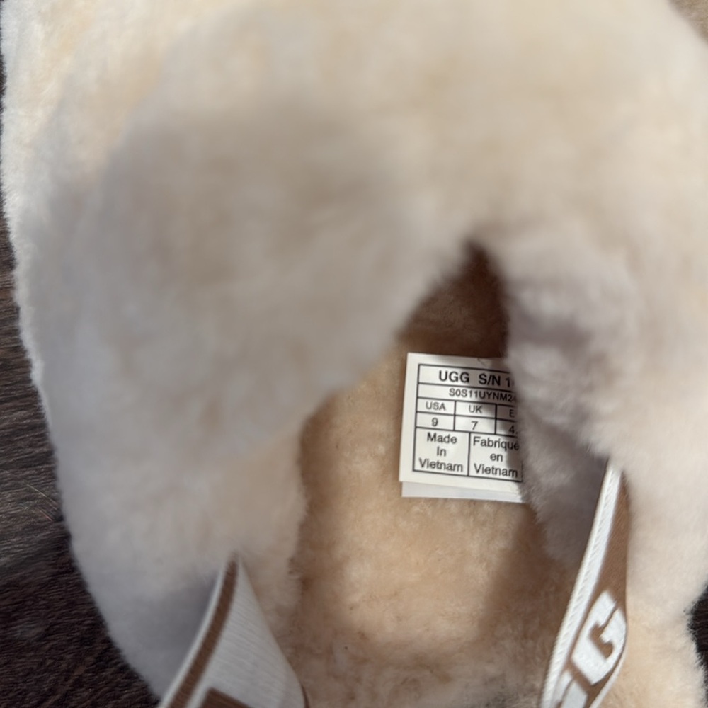 UGG Fluffy Tan Slippers - Picture 4 of 6